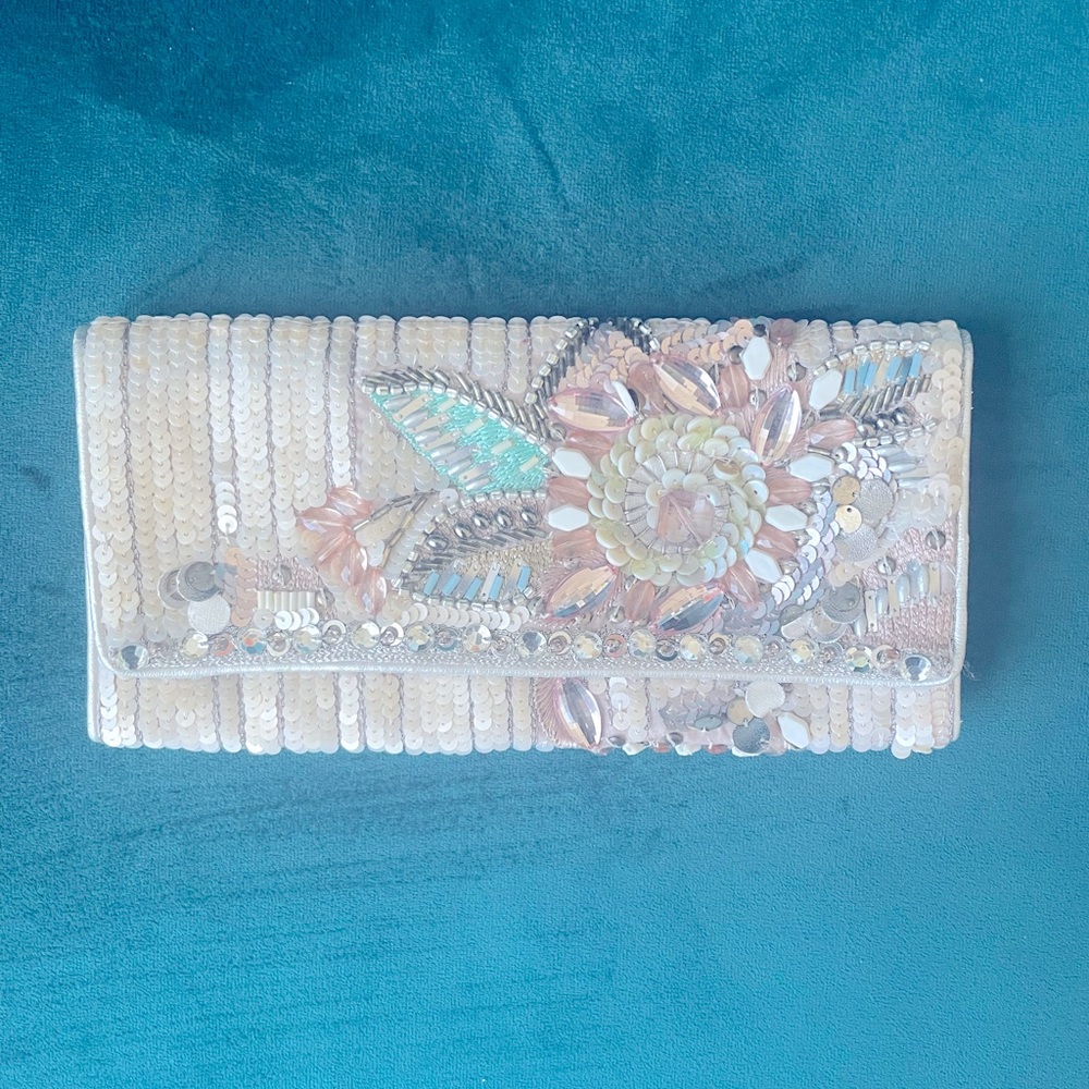 Beaded clutch purse. In decent condition. Beige and nude undertones.